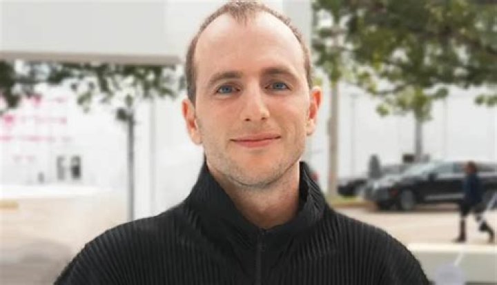 Joe Gebbia Height, Weight, Net Worth, Age, Birthday, Wikipedia, Who, Nationality, Biography