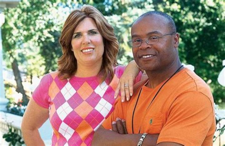 
Mike Singletary has been Married to his wife, Kim Singletary, since 1984 
